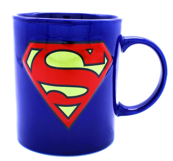 DC Universe Superman Tasse aus Steingut mit geprägtem "Superman Logo" von United Labels